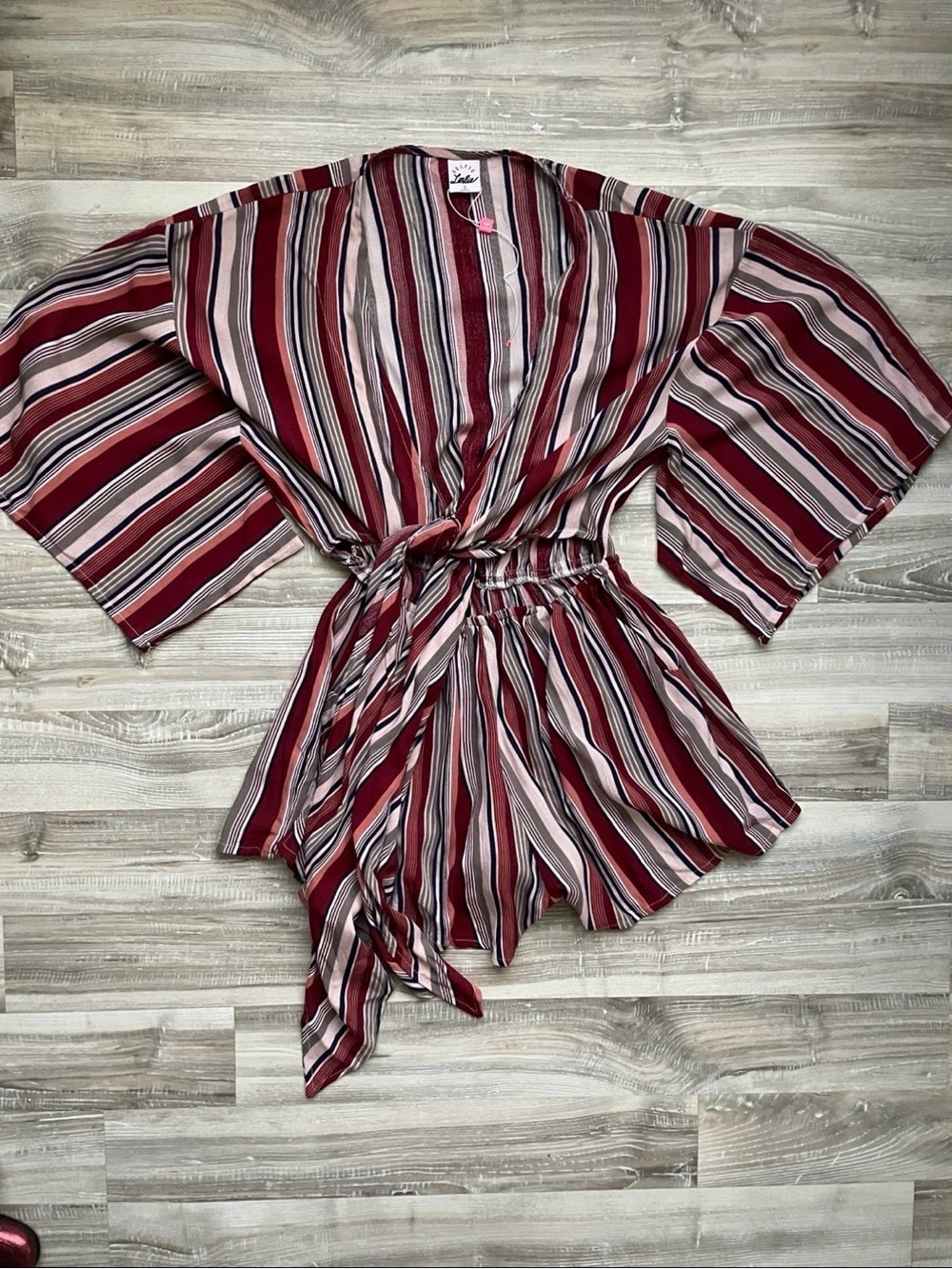 Selfie Leslie Striped Tie Front Romper Women’s Small Bell Sleeve‎ Boho Burgundy